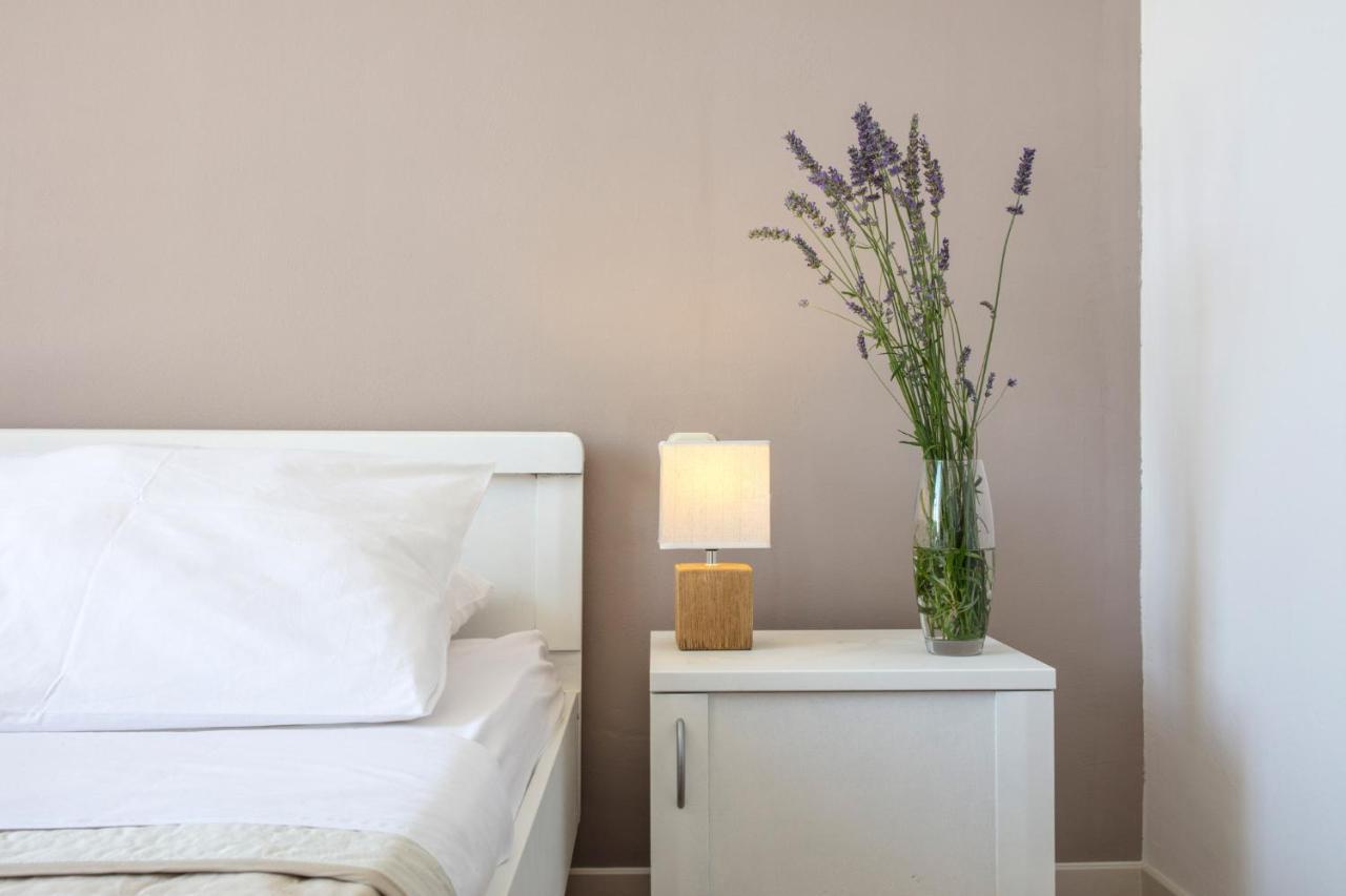 Olife Guesthouse Milna  Eksteriør billede